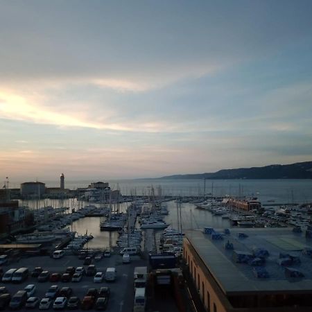 Mansarda Centrale Vista Mare Appartement Triëst Buitenkant foto