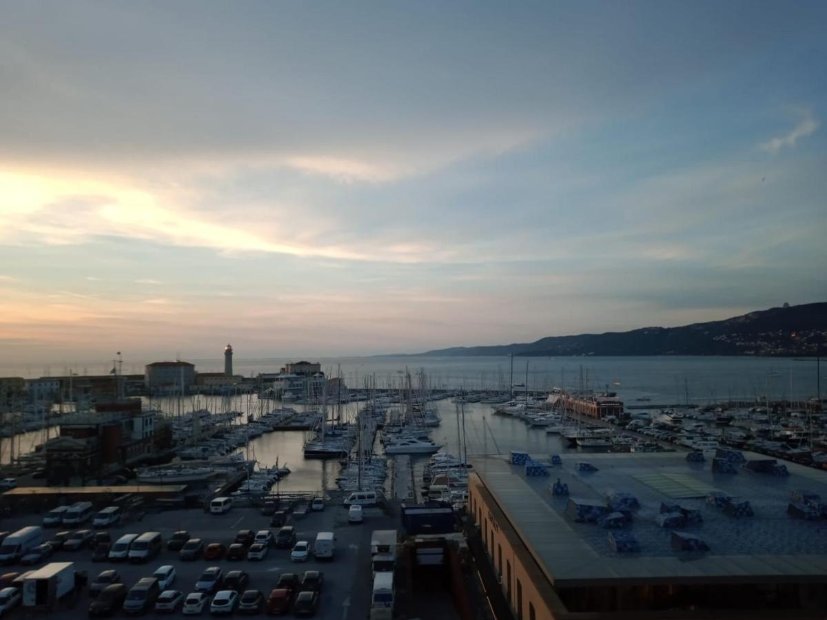 Mansarda Centrale Vista Mare Appartement Triëst Buitenkant foto