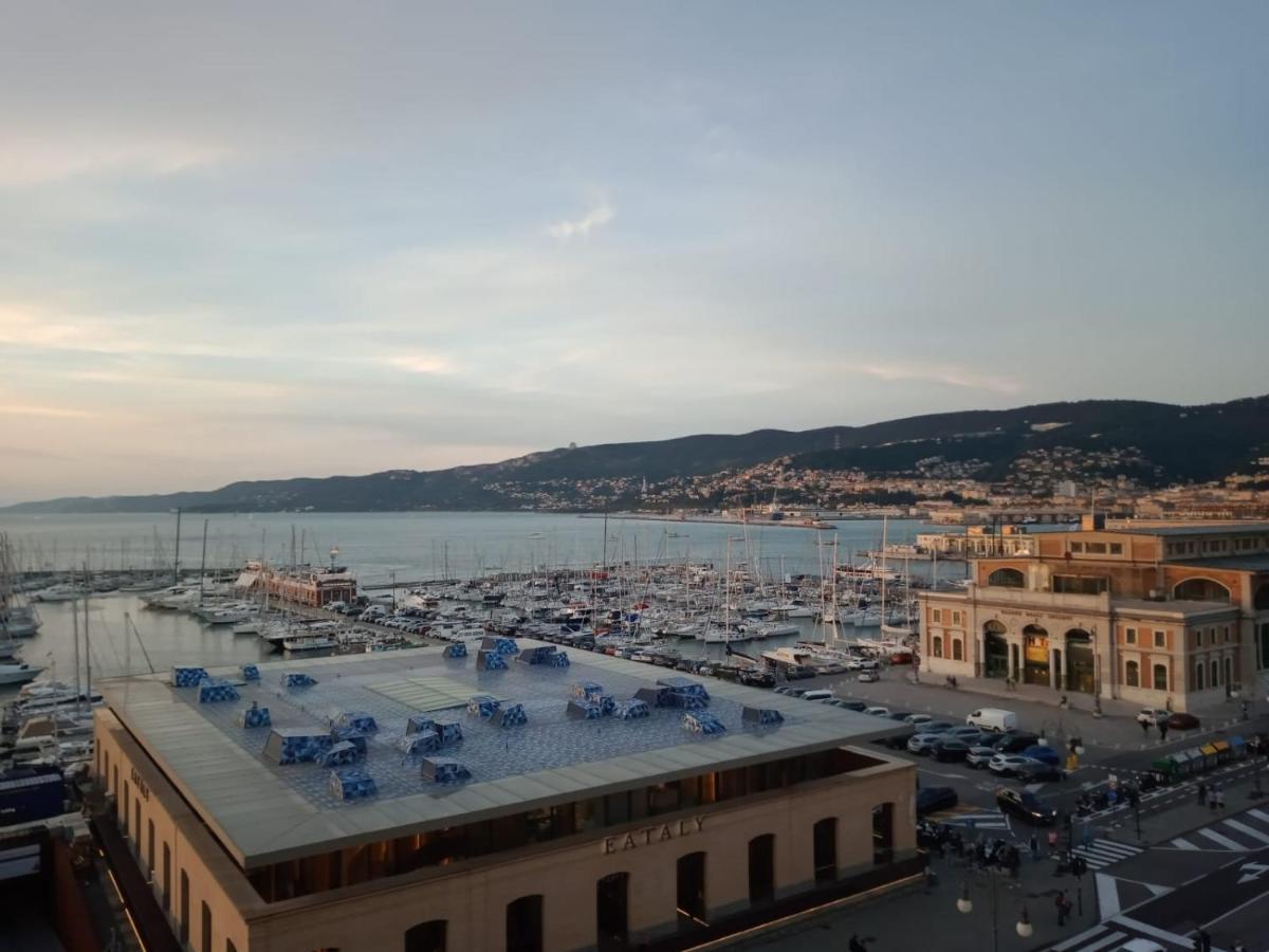 Mansarda Centrale Vista Mare Appartement Triëst Buitenkant foto