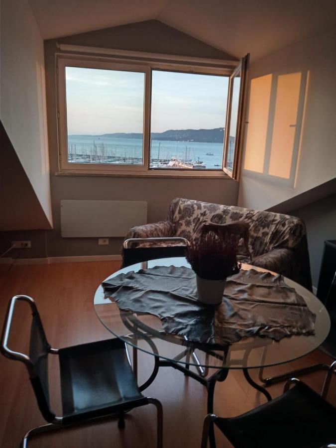 Mansarda Centrale Vista Mare Appartement Triëst Buitenkant foto