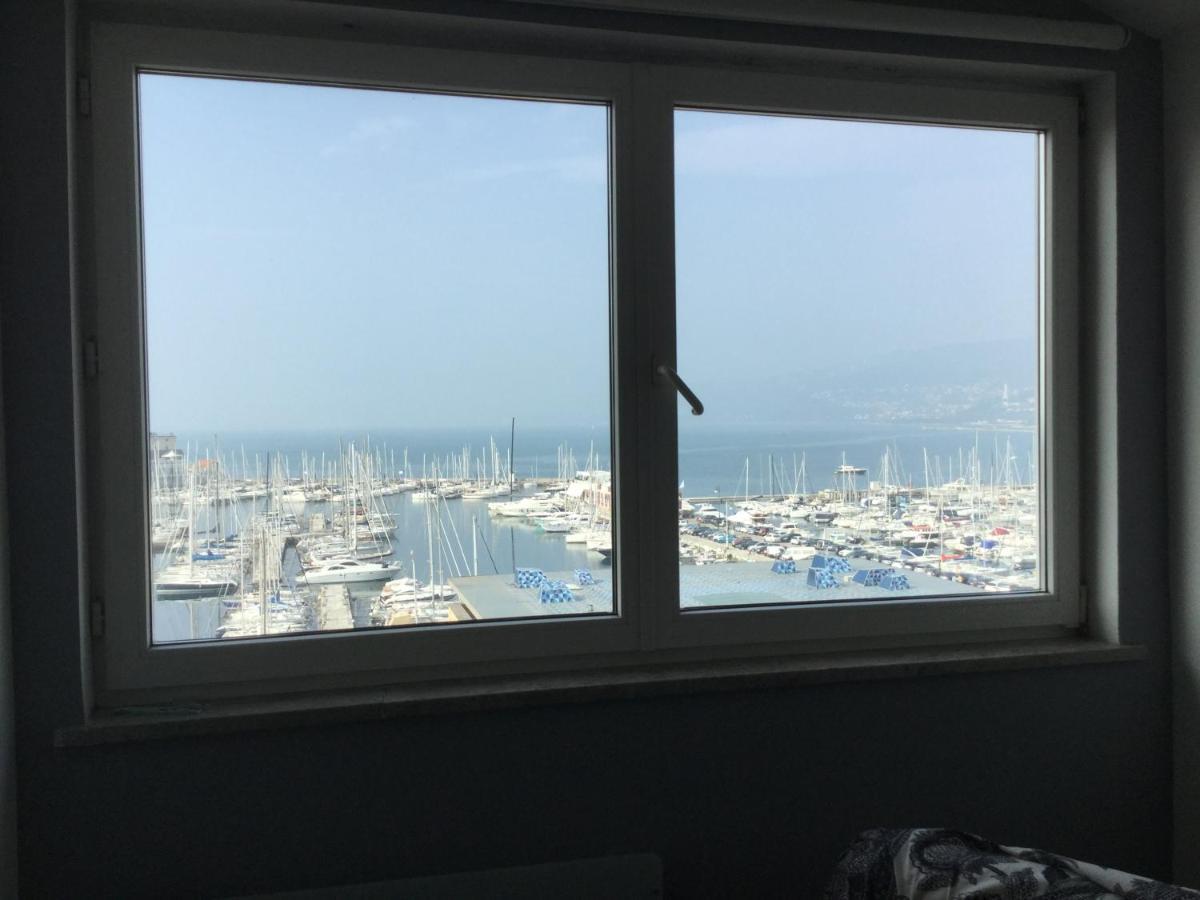 Mansarda Centrale Vista Mare Appartement Triëst Buitenkant foto