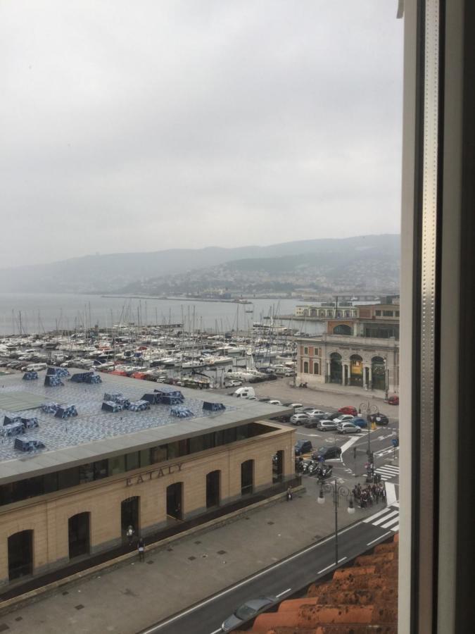 Mansarda Centrale Vista Mare Appartement Triëst Buitenkant foto